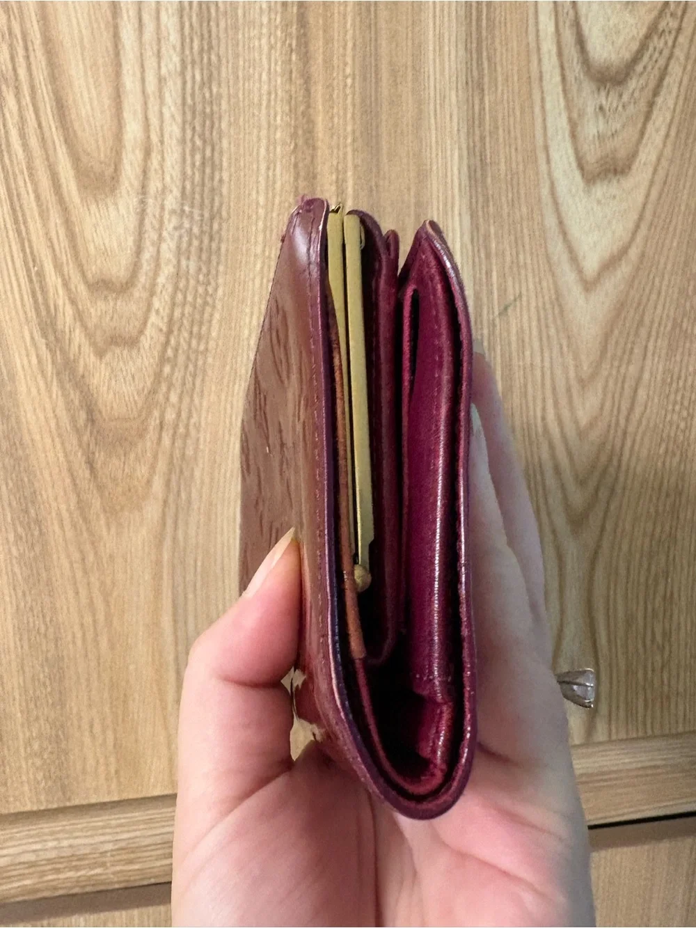 Authentic Louis Vuitton Monogram Vernis kisslock Wallet Burgundy